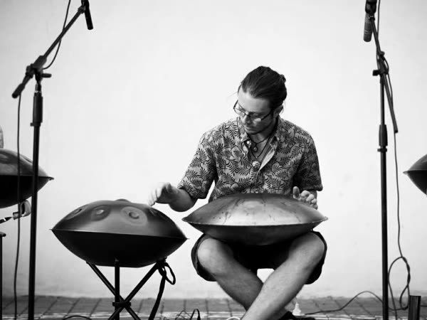Alessio De Simone, handpan artist