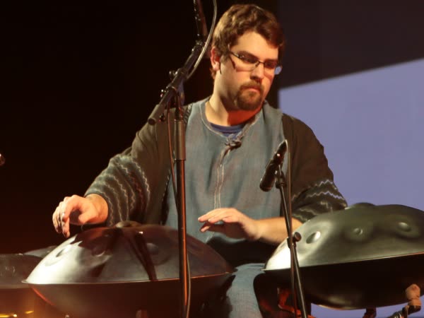 Guitòti, handpan artist