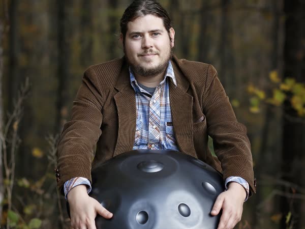 Jacob Cole, handpan artist