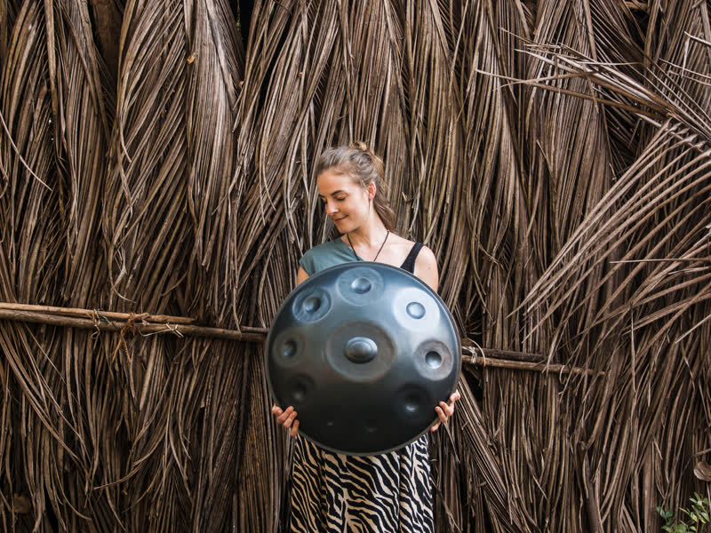 Lea Valentina, handpan artist