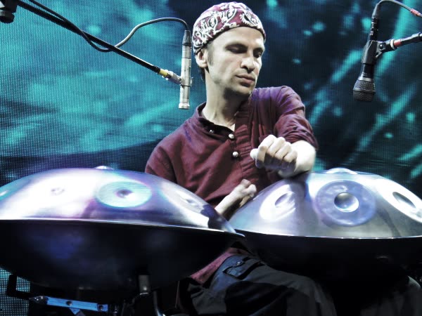 Nadishana, handpan artist