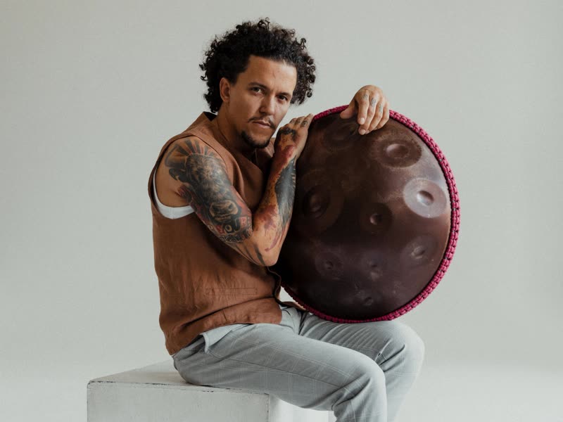 Tomek Torres, handpan artist