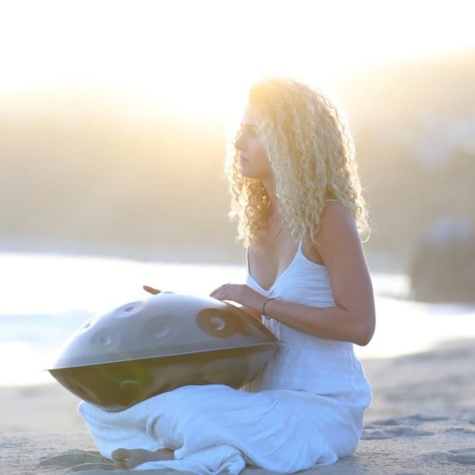 Vybeshift, handpan artist